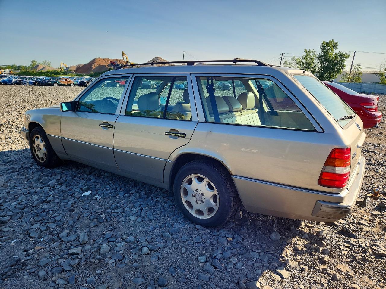 1995 Mercedes-benz E 320 Beige vin: WDBEA92E4SF319352