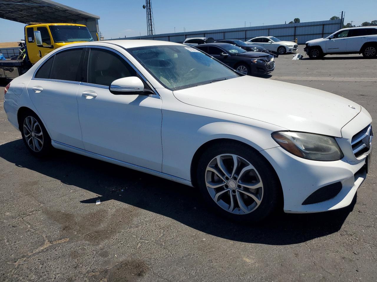 2015 Mercedes-benz C 300 White vin: 55SWF4JB4FU085529