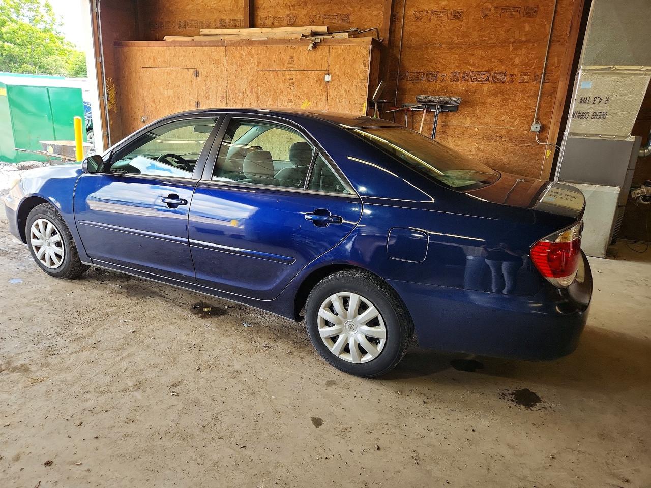 2005 Toyota Camry Le Blue vin: 4T1BE30K25U014006