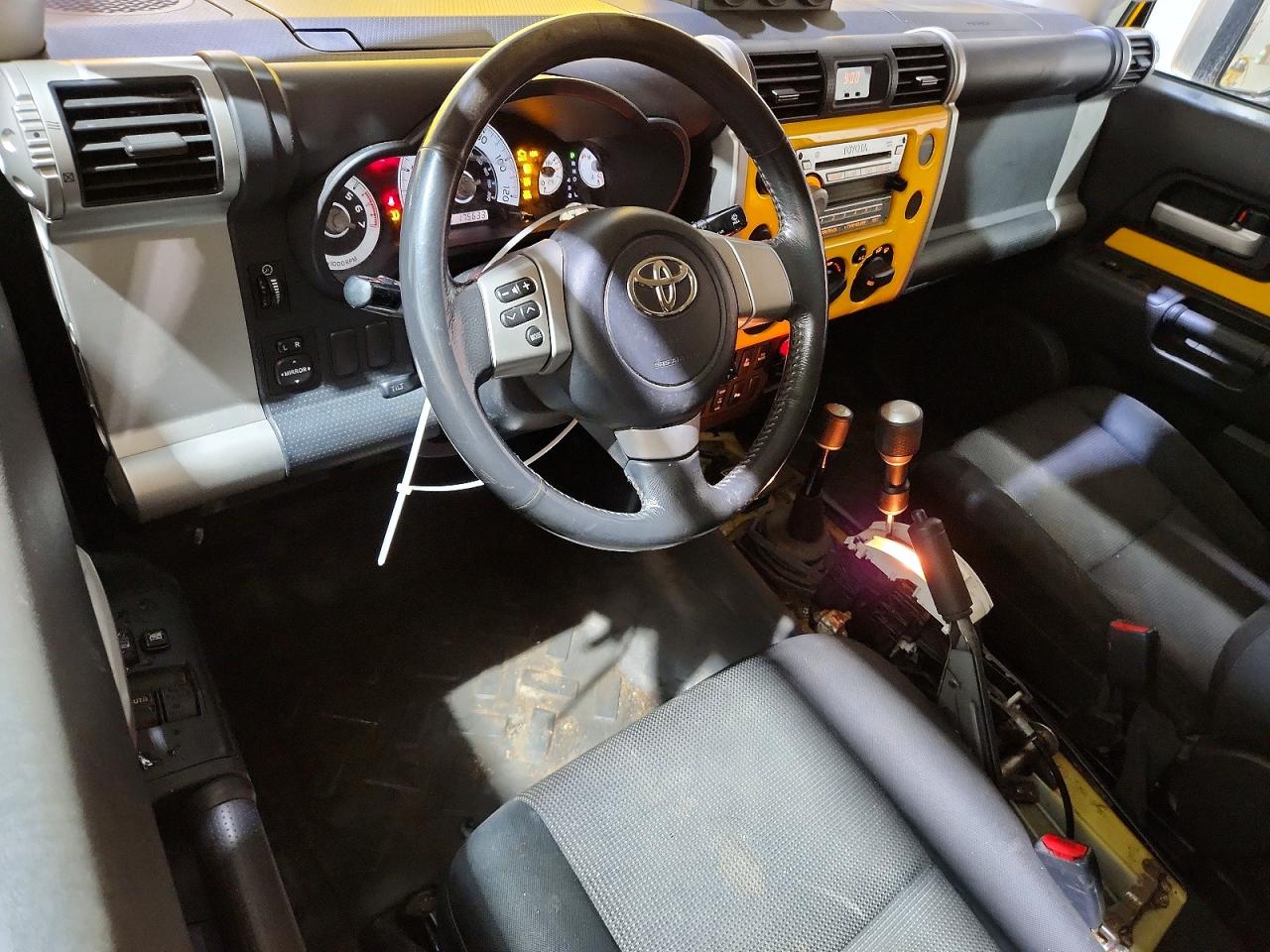 2008 Toyota Fj Cruiser Base Yellow vin: JTEBU11F08K017897