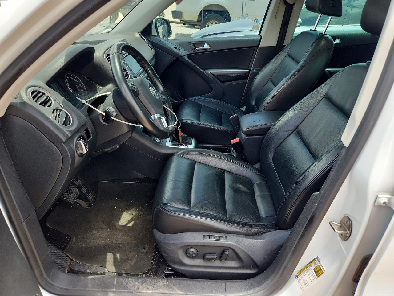 2016 Volkswagen Tiguan S White vin: WVGAV7AX4GW516925