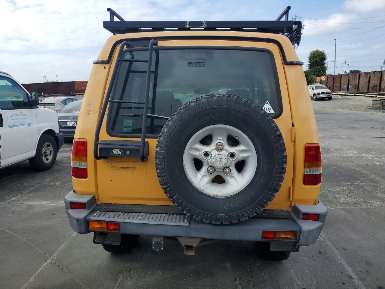 1998 Land Rover Discovery Yellow vin: SALJY1240WA759522
