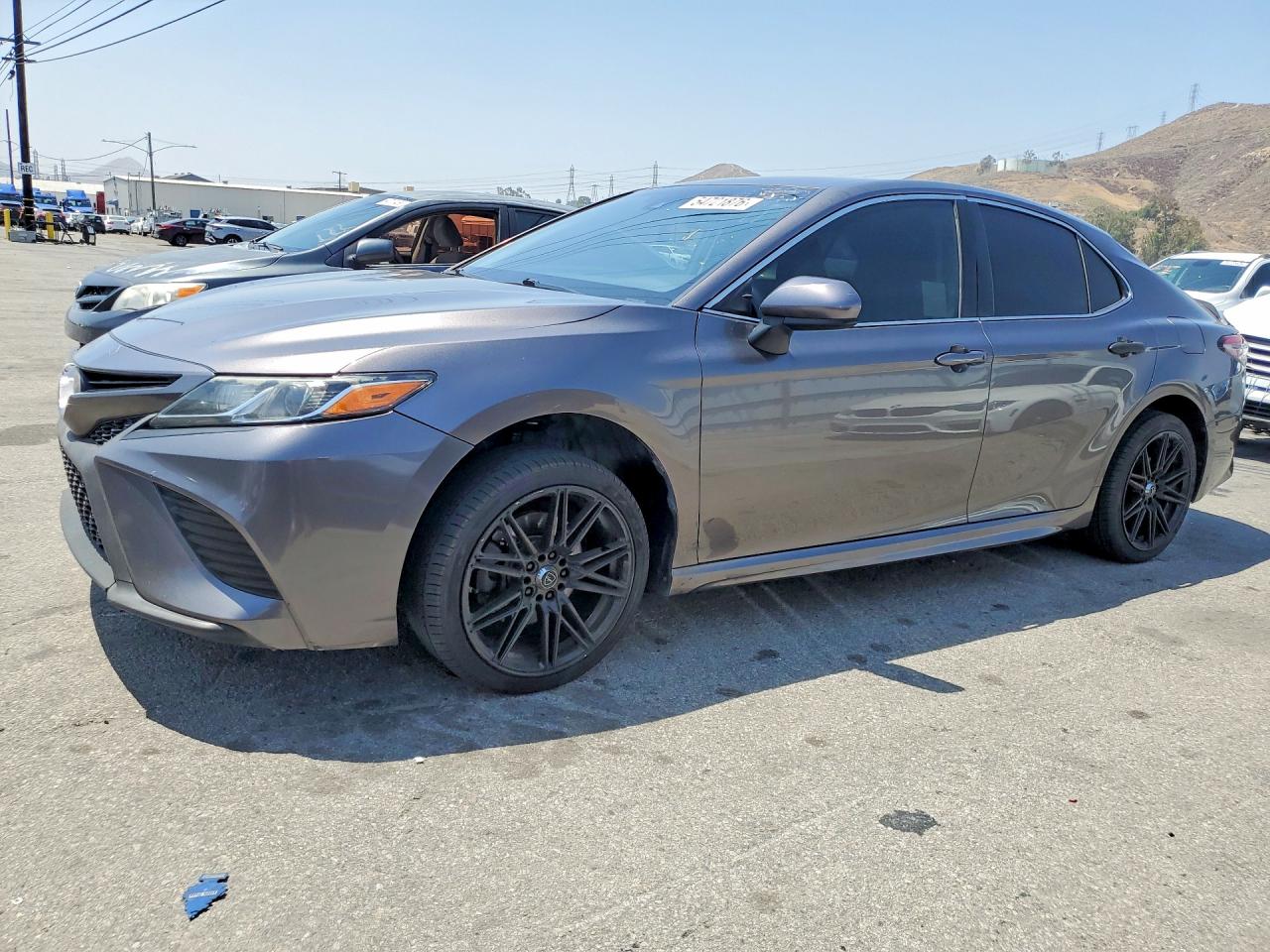 2018 Toyota Camry Se Серый vin: 4T1B11HK8JU114612