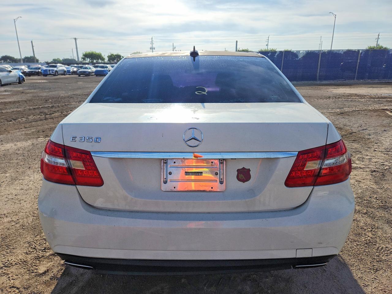 2012 Mercedes-benz E 350 Белый vin: WDDHF5KBXCA639679