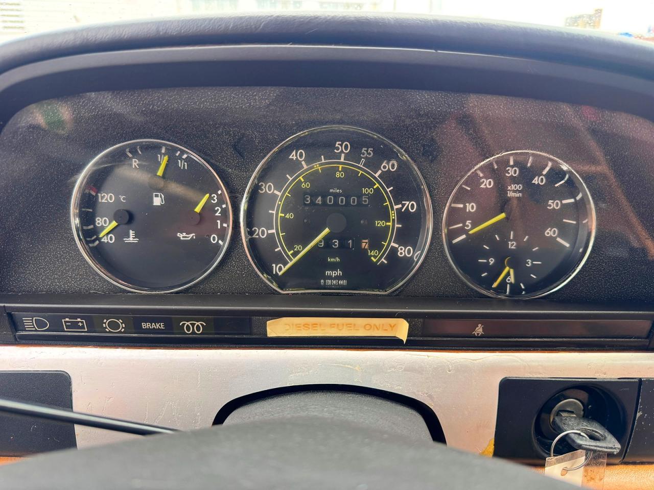 1982 Mercedes-benz 300 Sd Yellow vin: WDBCB20A3CB02476