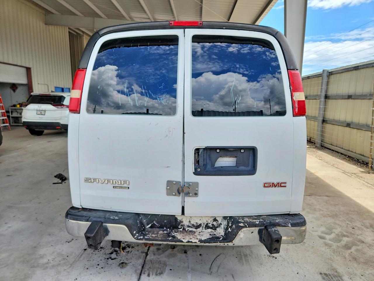 2014 Gmc Savana G2500 White vin: 1GTW7FCA5E1912279