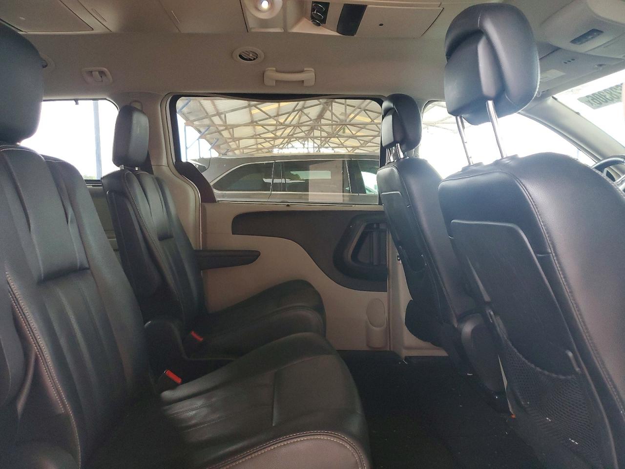 2014 Chrysler Town & Country Touring L White vin: 2C4RC1CG4ER200079
