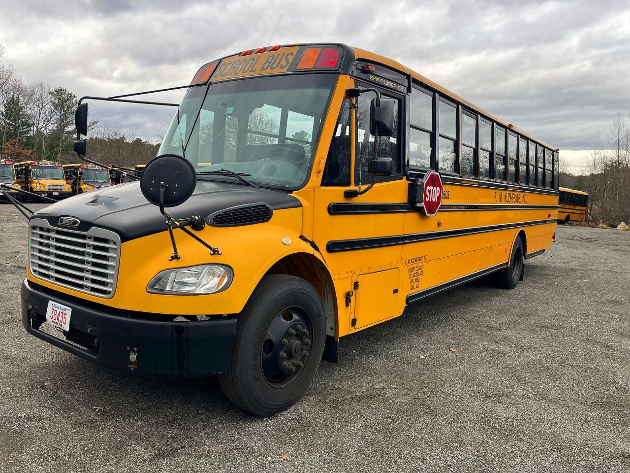 2015 Freightliner Chassis B2b Yellow vin: 4UZABRDU5FCGJ8503