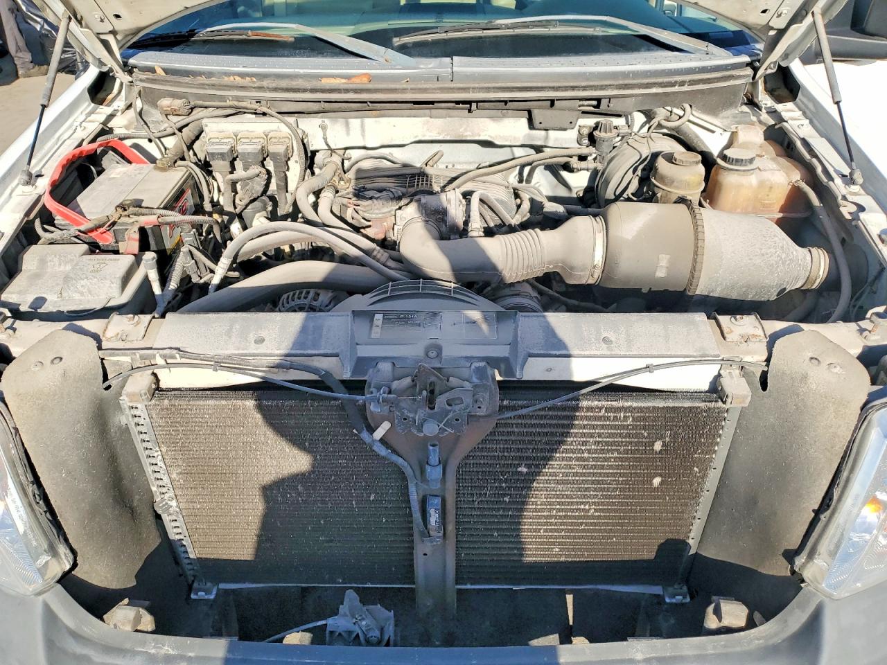 2008 Ford F150 White vin: 1FTRF12268KC11147