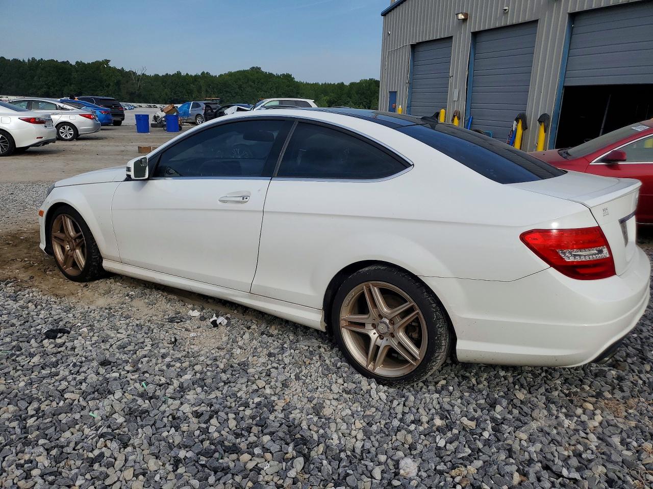 2013 Mercedes-benz C 250 White vin: WDDGJ4HB3DF956395