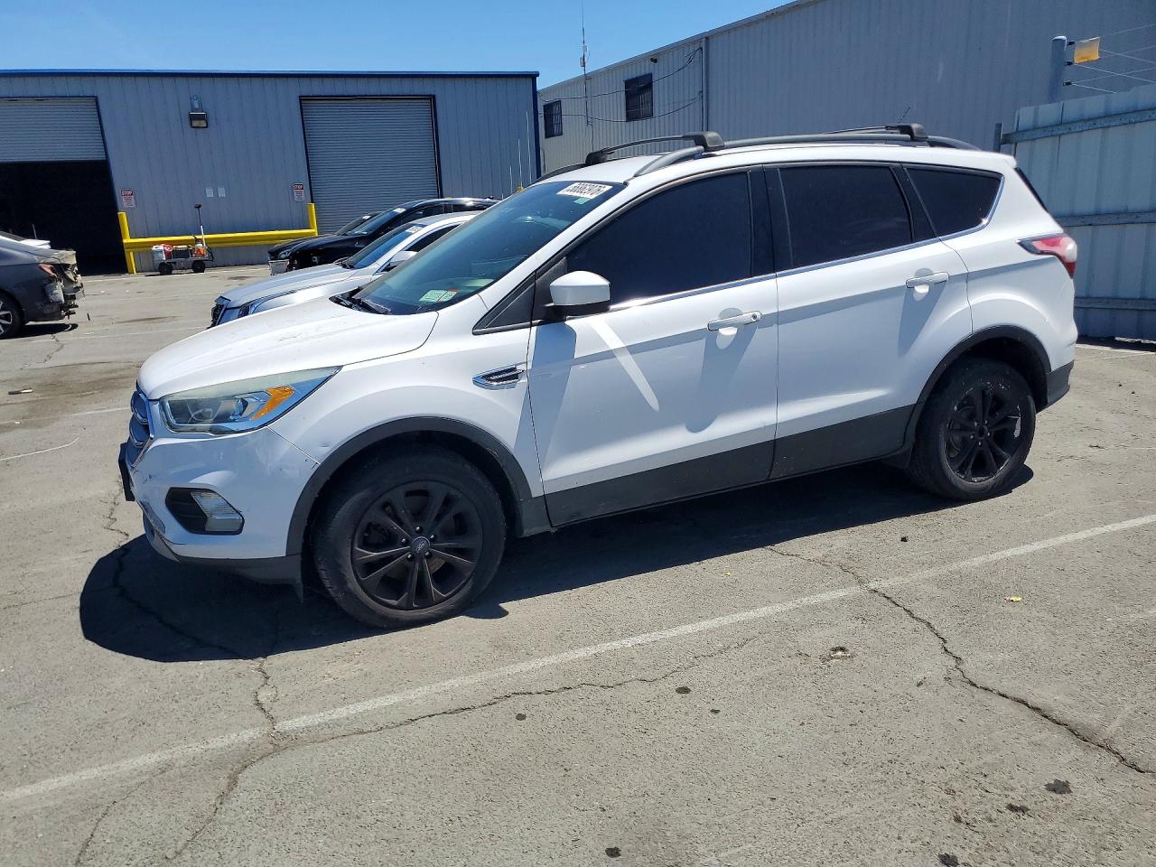2017 Ford Escape Se White vin: 1FMCU9GD6HUB45915