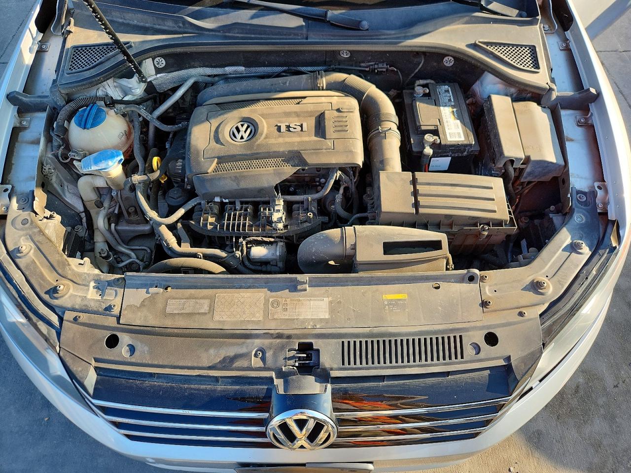 2015 Volkswagen Passat S Серебряный vin: 1VWAS7A35FC120140