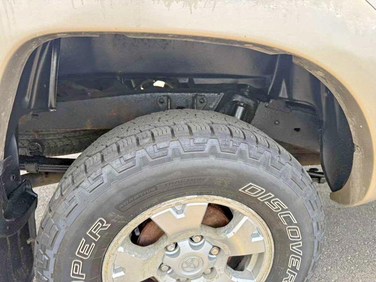 2005 Toyota Tacoma Double Cab Gold vin: 5TELU42N05Z143314