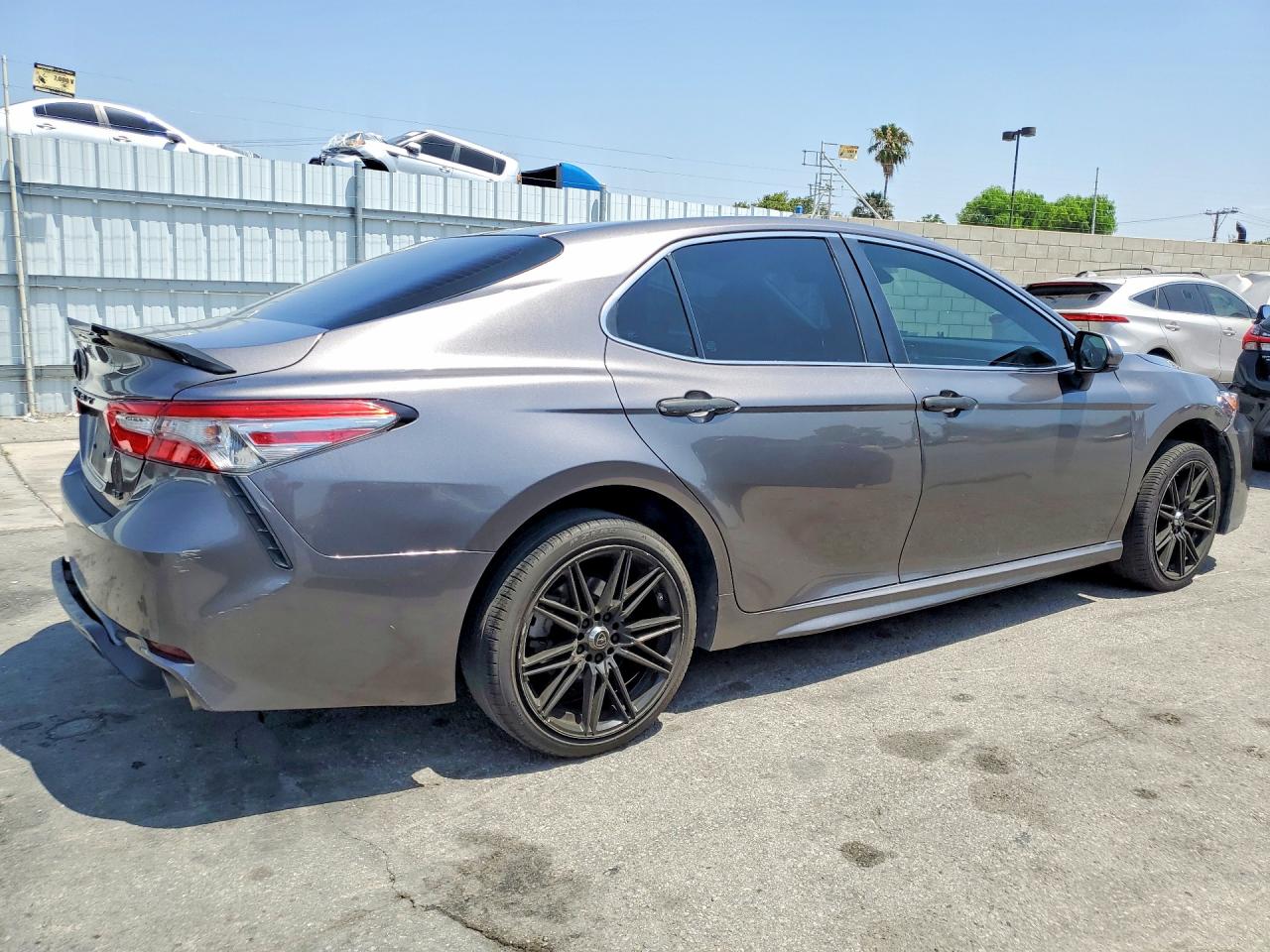 2018 Toyota Camry Se Серый vin: 4T1B11HK8JU114612