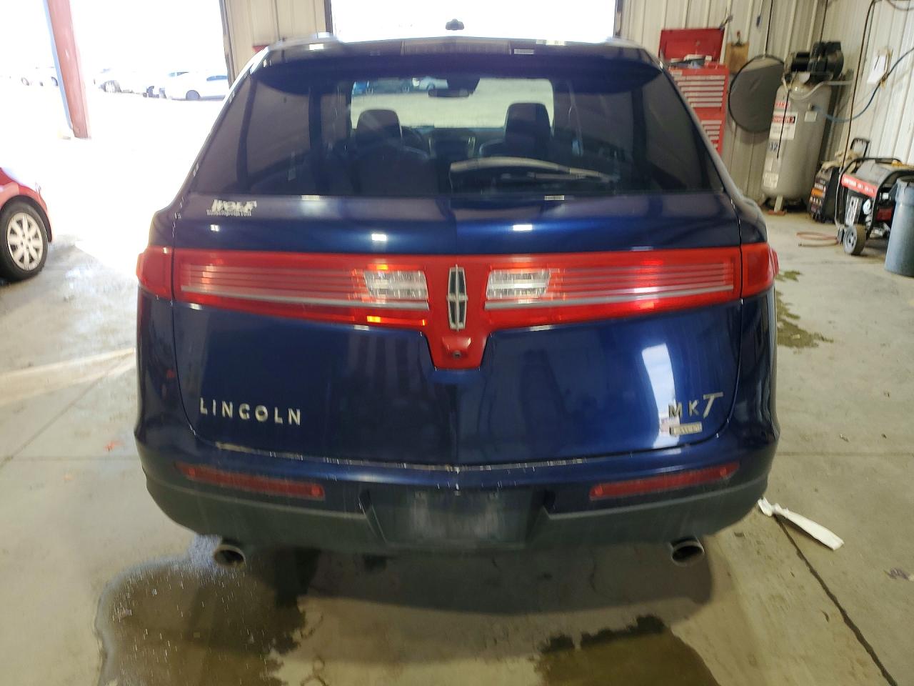 2011 Lincoln Mkt Blue vin: 2LMHJ5AR7BBJ52255