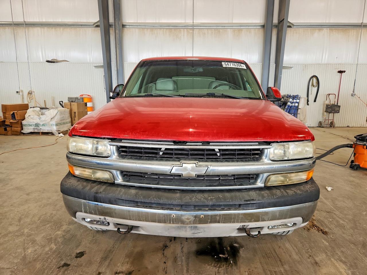 2001 Chevrolet Tahoe K1500 Red vin: 1GNEK13T61R117551