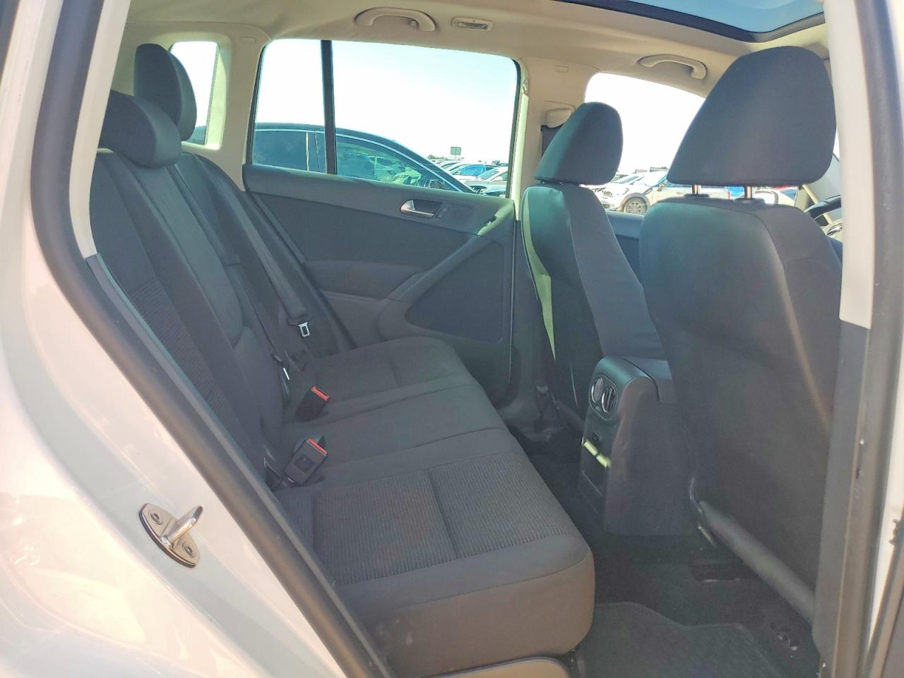 2013 Volkswagen Tiguan S White vin: WVGAV3AXXDW566460