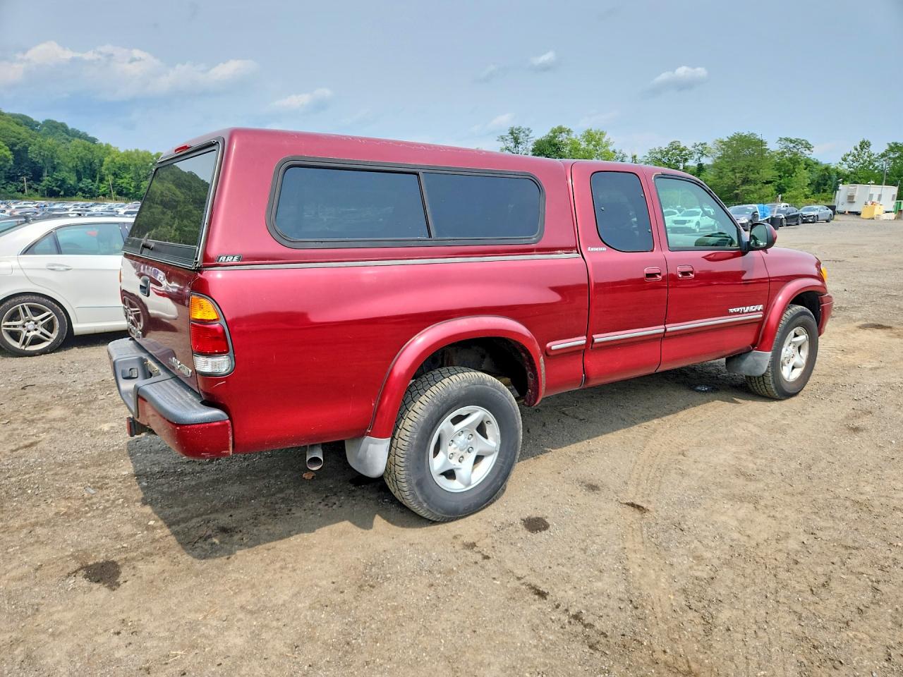 2002 Toyota Tundra Access Cab Limited Red vin: 5TBBT48122S290609