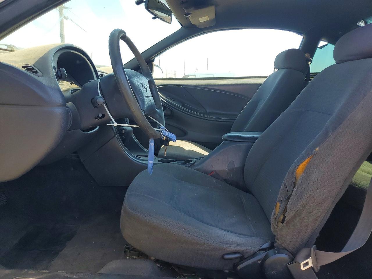 2000 Ford Mustang Серебряный vin: 1FAFP4043YF315308