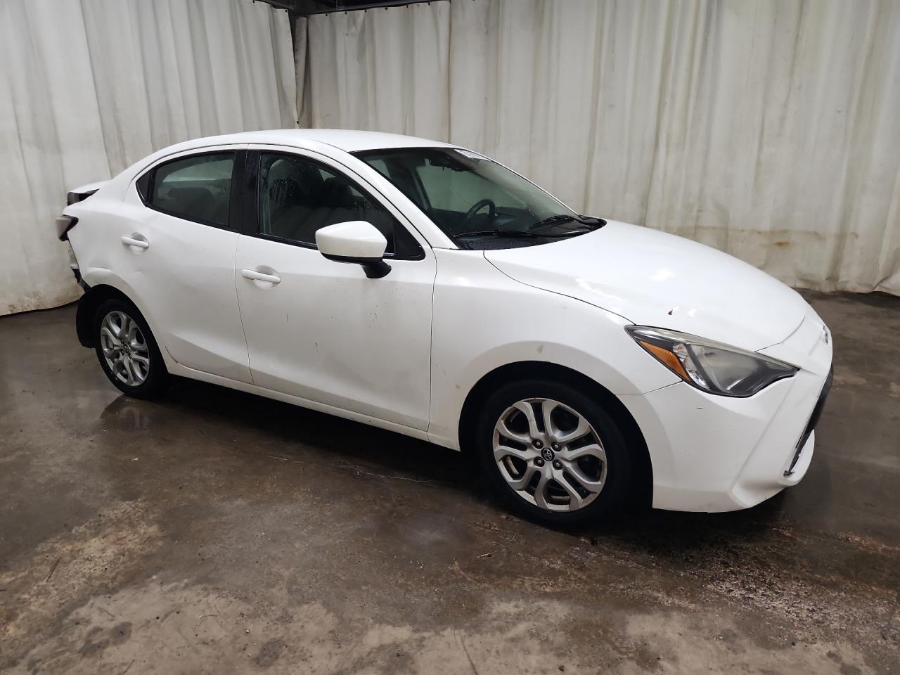 2018 Toyota Yaris Ia Base White vin: 3MYDLBYVXJY311299 Damage: Right Qtr Panel, Dent(S) W/ Paint Dmg, 9 To 10 Inches