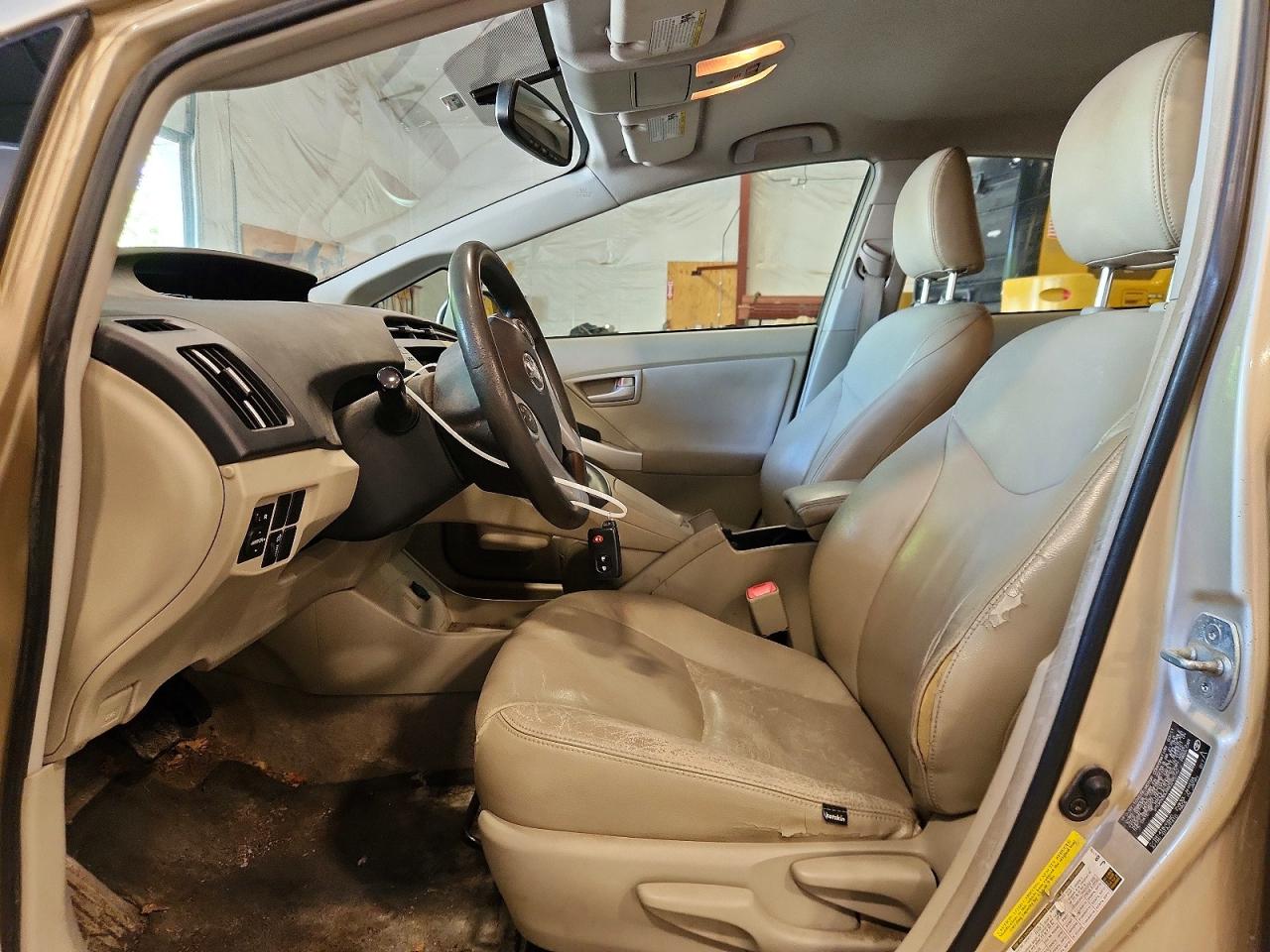 2011 Toyota Prius Two Tan vin: JTDKN3DU9B0295742