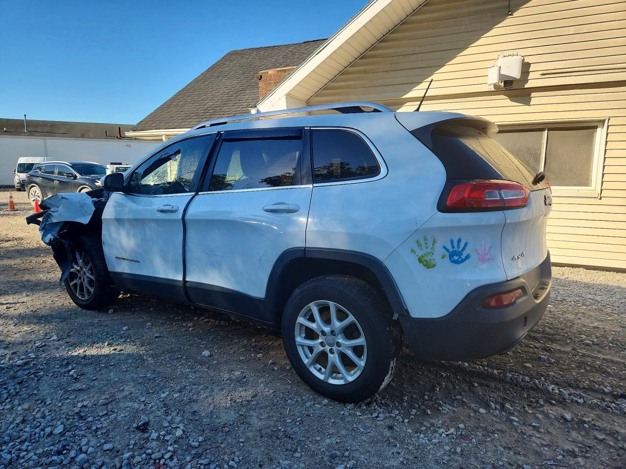 2014 Jeep Cherokee Latitude White vin: 1C4PJMCBXEW252522