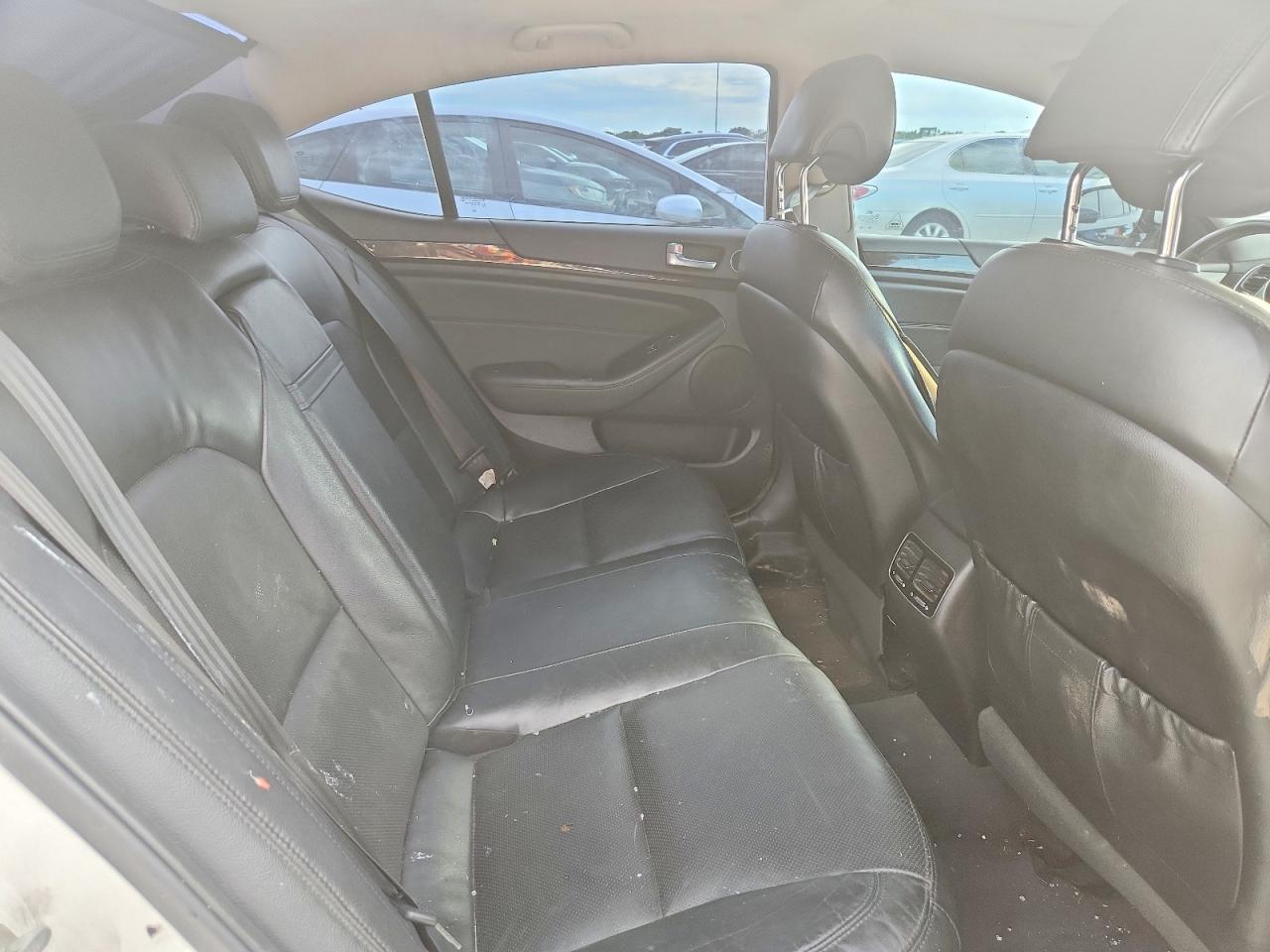 2015 Kia Cadenza Premium White vin: KNALN4D72F5174397