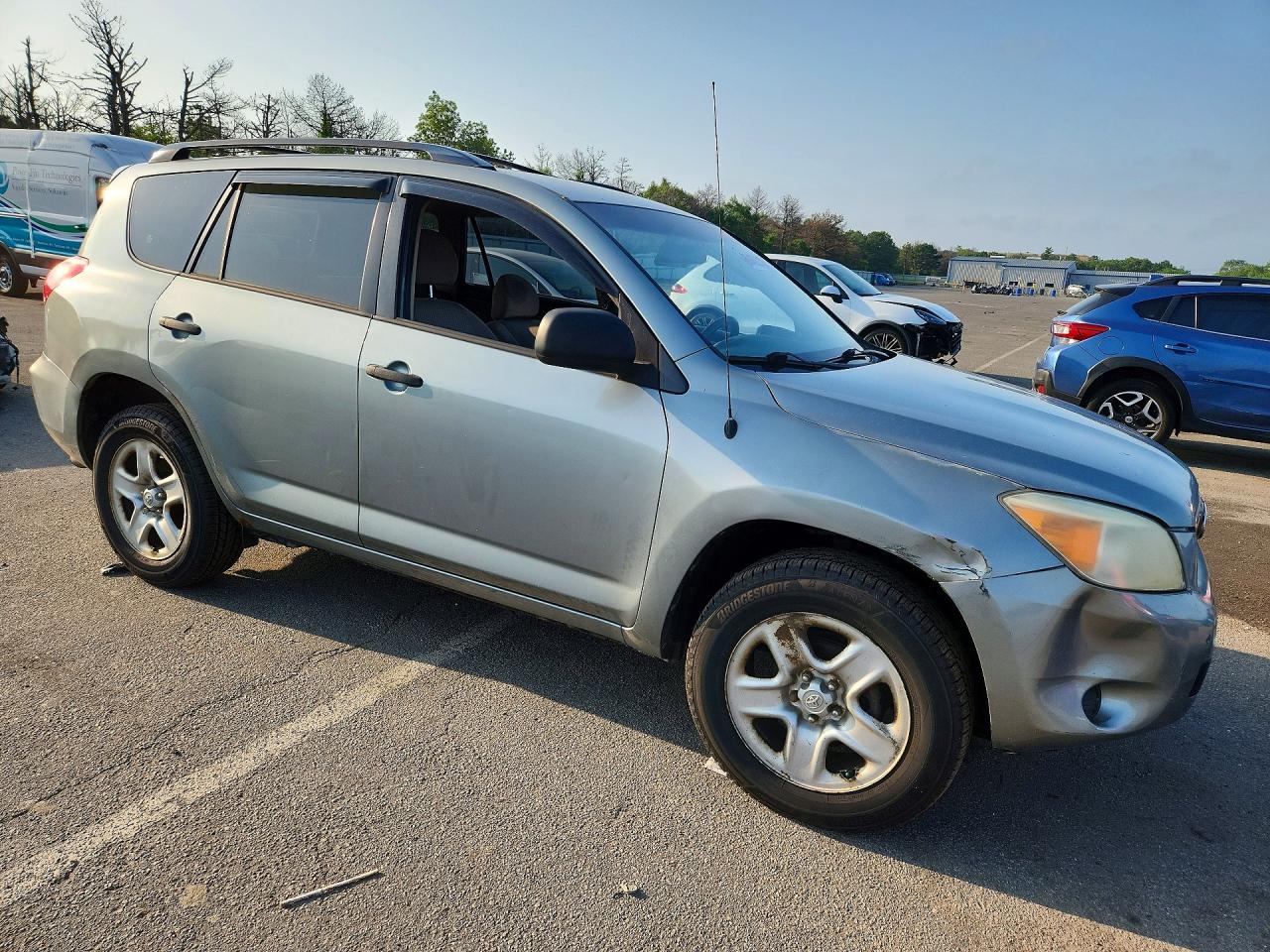 2006 Toyota Rav4 Base Gray vin: JTMBD33V665015409