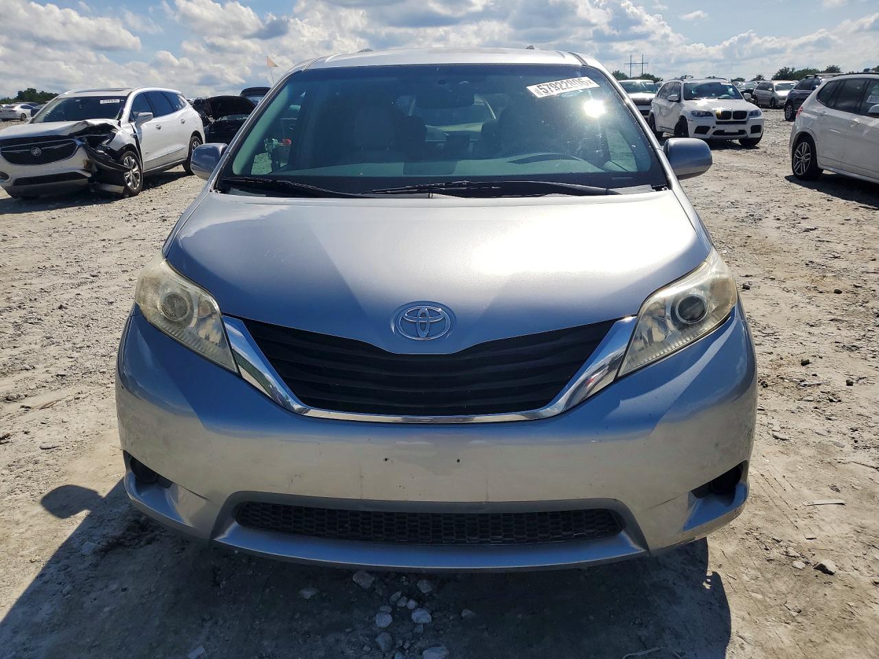 2011 Toyota Sienna Le Silver vin: 5TDKK3DC0BS154345