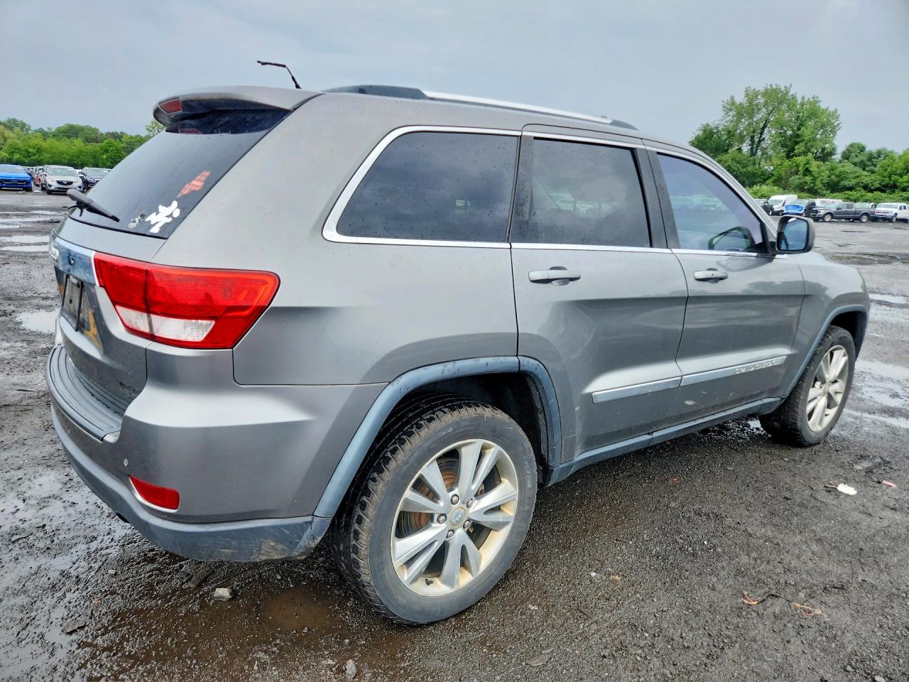 2013 Jeep Grand Cherokee Laredo Gray vin: 1C4RJFAG6DC561195
