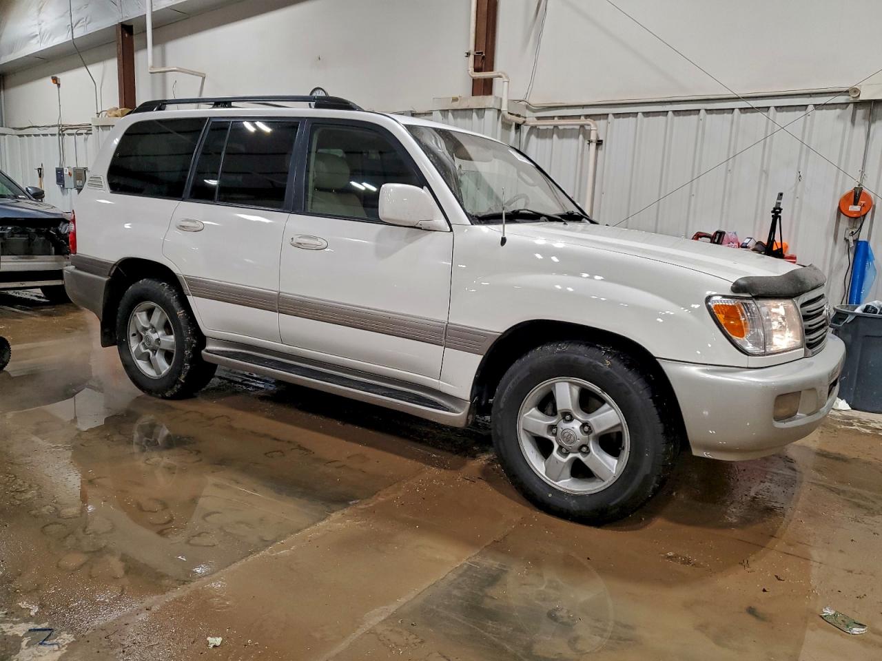 2004 Toyota Land Cruiser White vin: JTEHT05J642060396