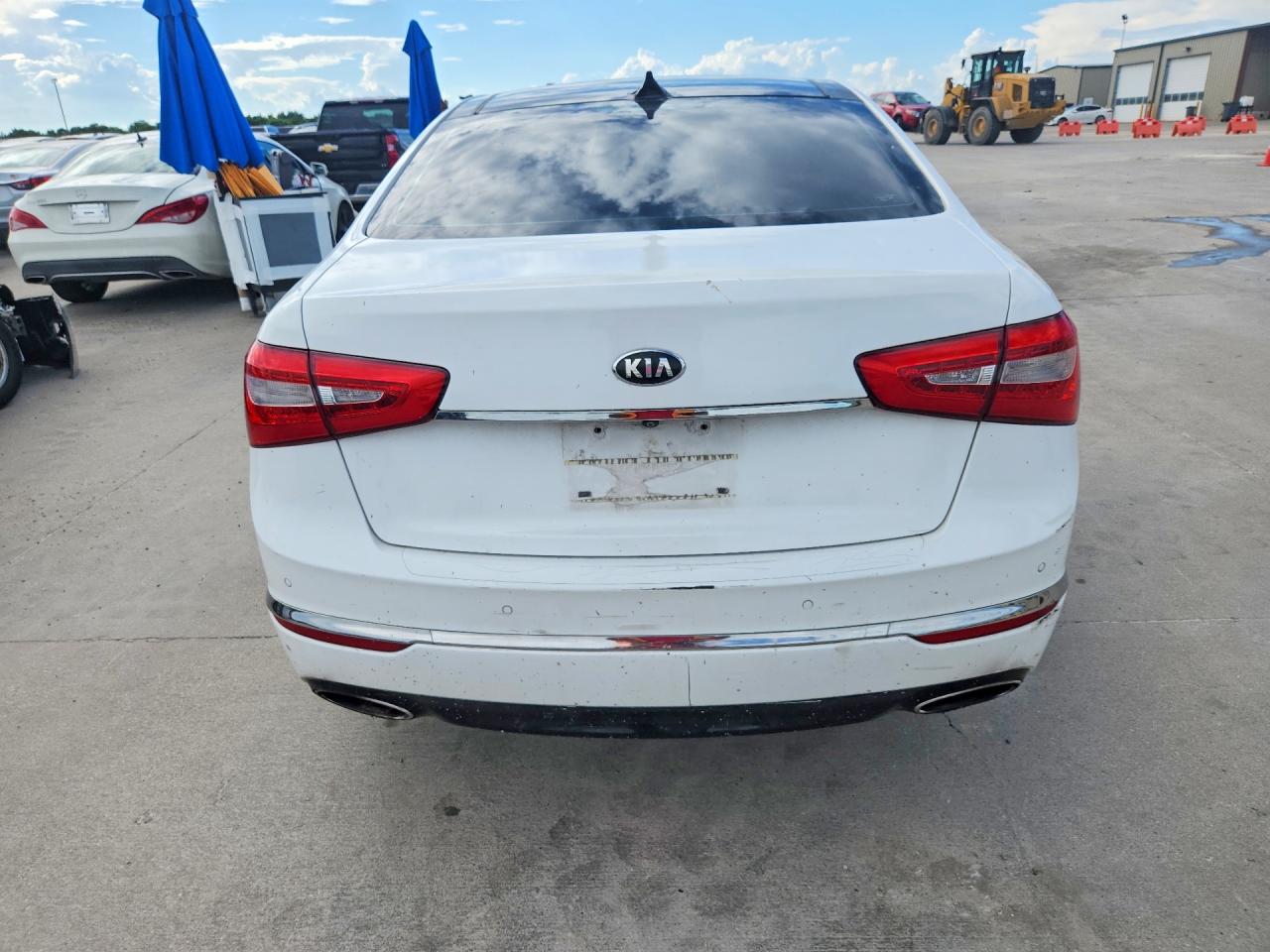 2015 Kia Cadenza Premium White vin: KNALN4D72F5174397