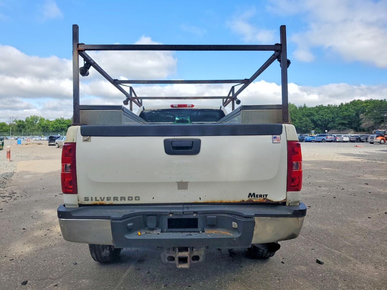 2014 Chevrolet Silverado K2500 Heavy Duty White vin: 1GC0KVCG9EF179305