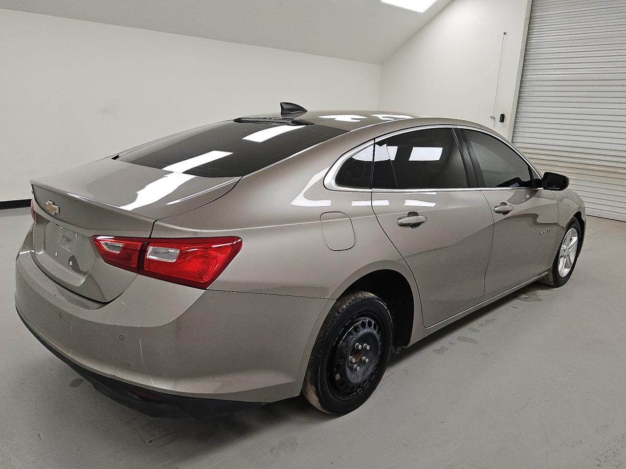 2024 Chevrolet Malibu Ls Золотой vin: 1G1ZB5ST1RF137828 Damage: Right Rear Wheel, Mismatched, Replacement Required