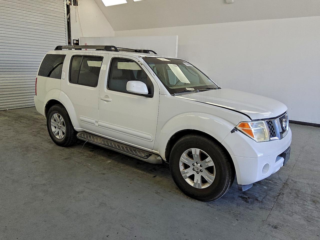 2006 Nissan Pathfinder Le Белый vin: 5N1AR18U26C635263