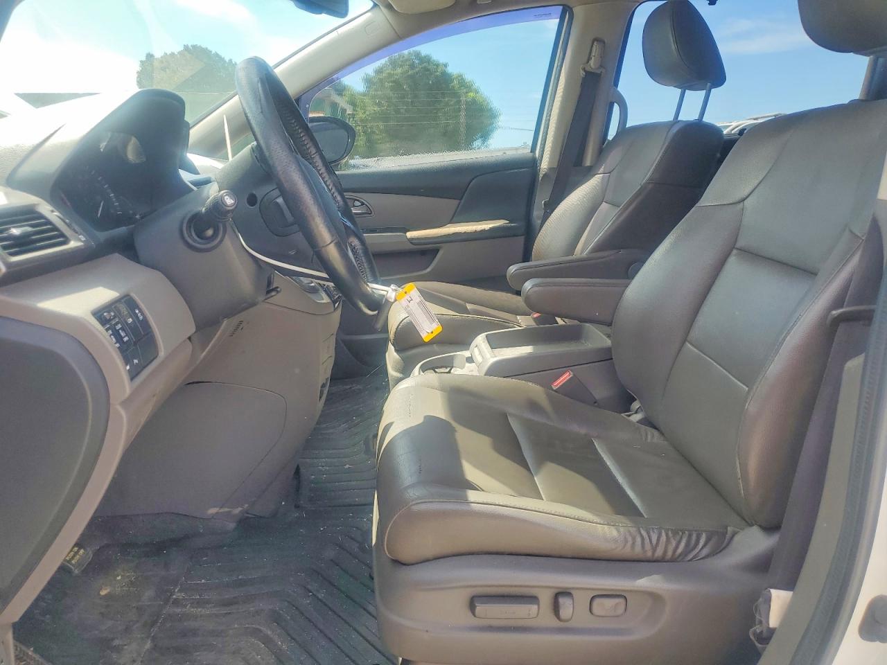 2014 Honda Odyssey Touring White vin: 5FNRL5H99EB044876