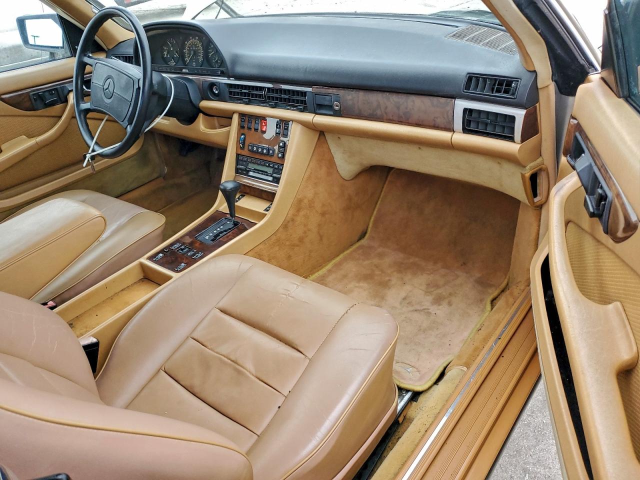 1986 Mercedes-benz 560 Sec Бежевый vin: WDBCA45D5GA245991