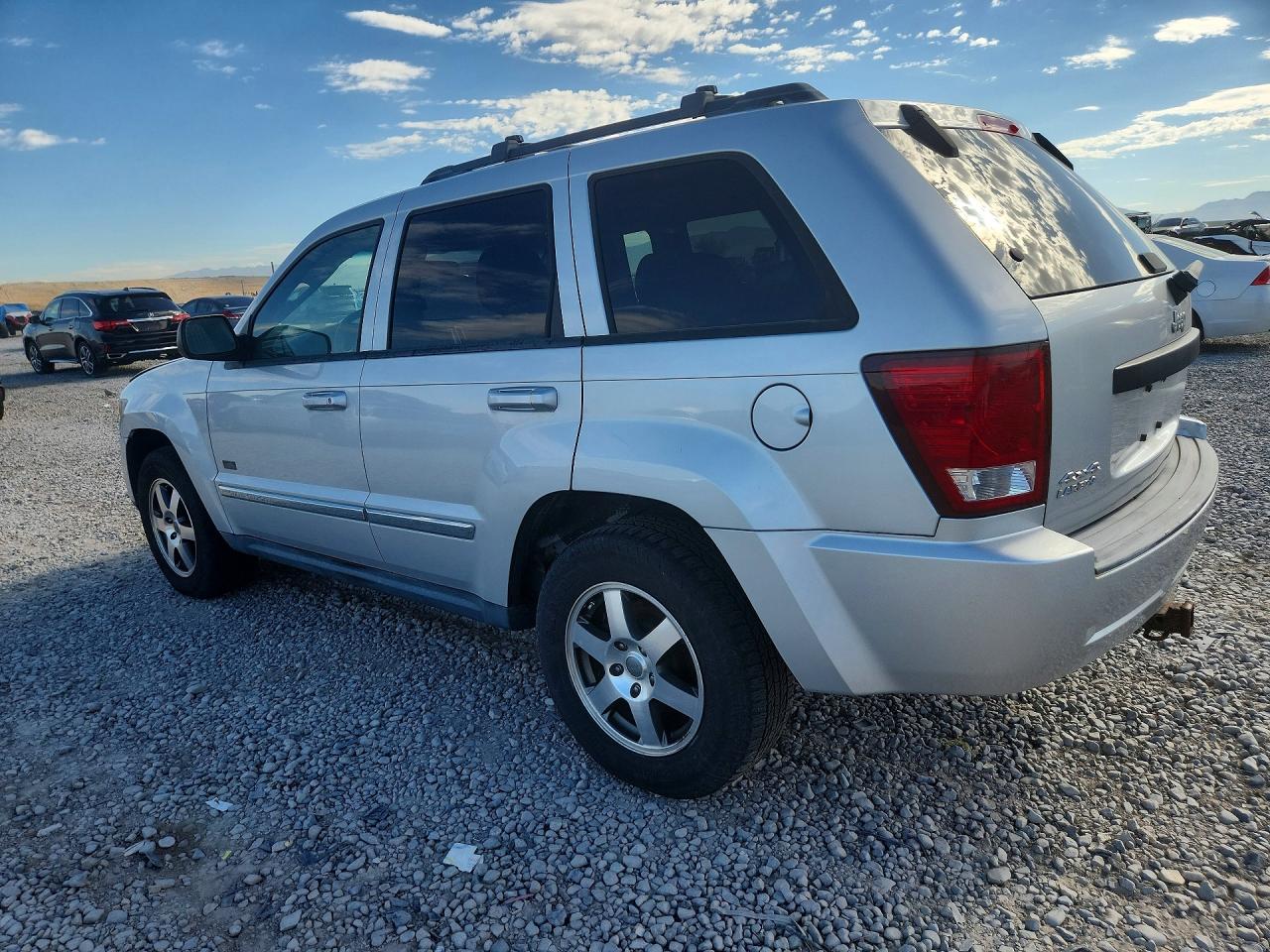 2009 Jeep Grand Cherokee Laredo Silver vin: 1J8GR48K89C549550