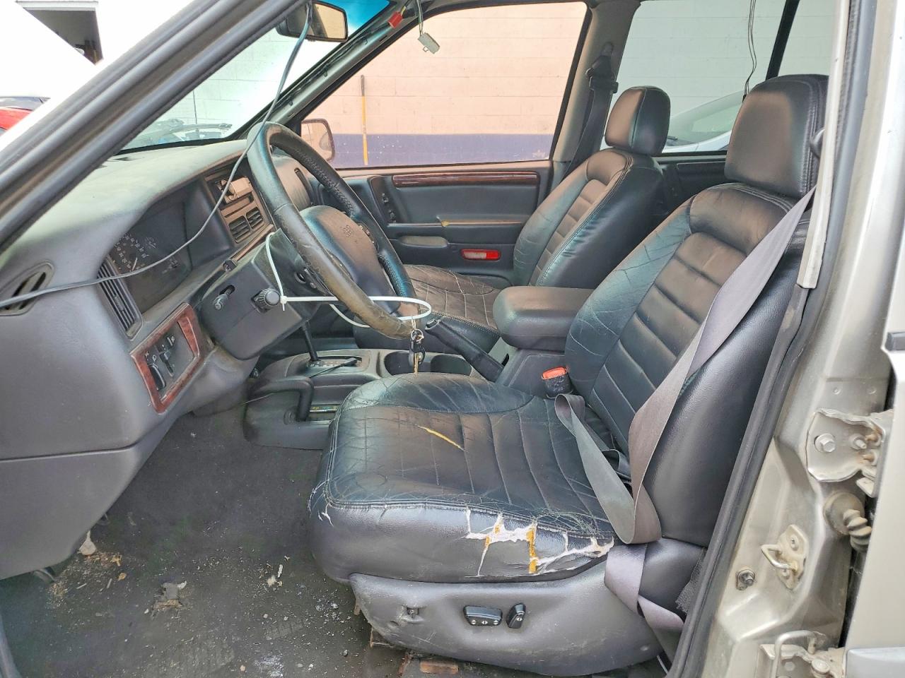 1998 Jeep Grand Cherokee Laredo Gray vin: 1J4GZ58Y2WC157042