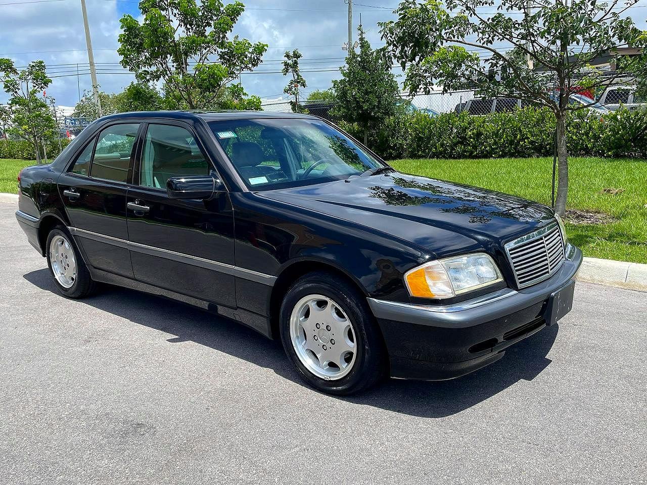 1998 Mercedes-benz C 230 Black vin: WDBHA23G8WA555882