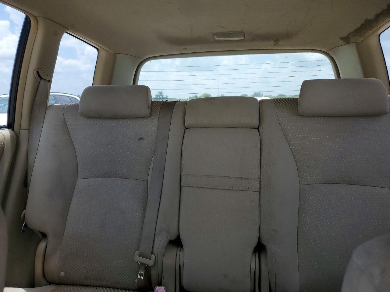 2007 Toyota Highlander Base Tan vin: JTEGD21A570166901