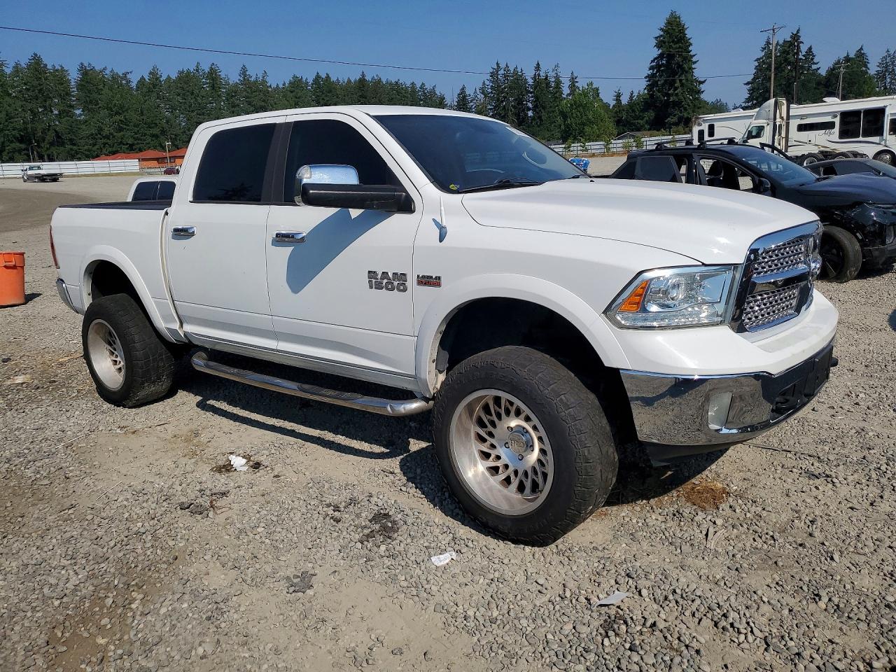 2013 Ram 1500 Laramie White vin: 1C6RR7NT8DS635431