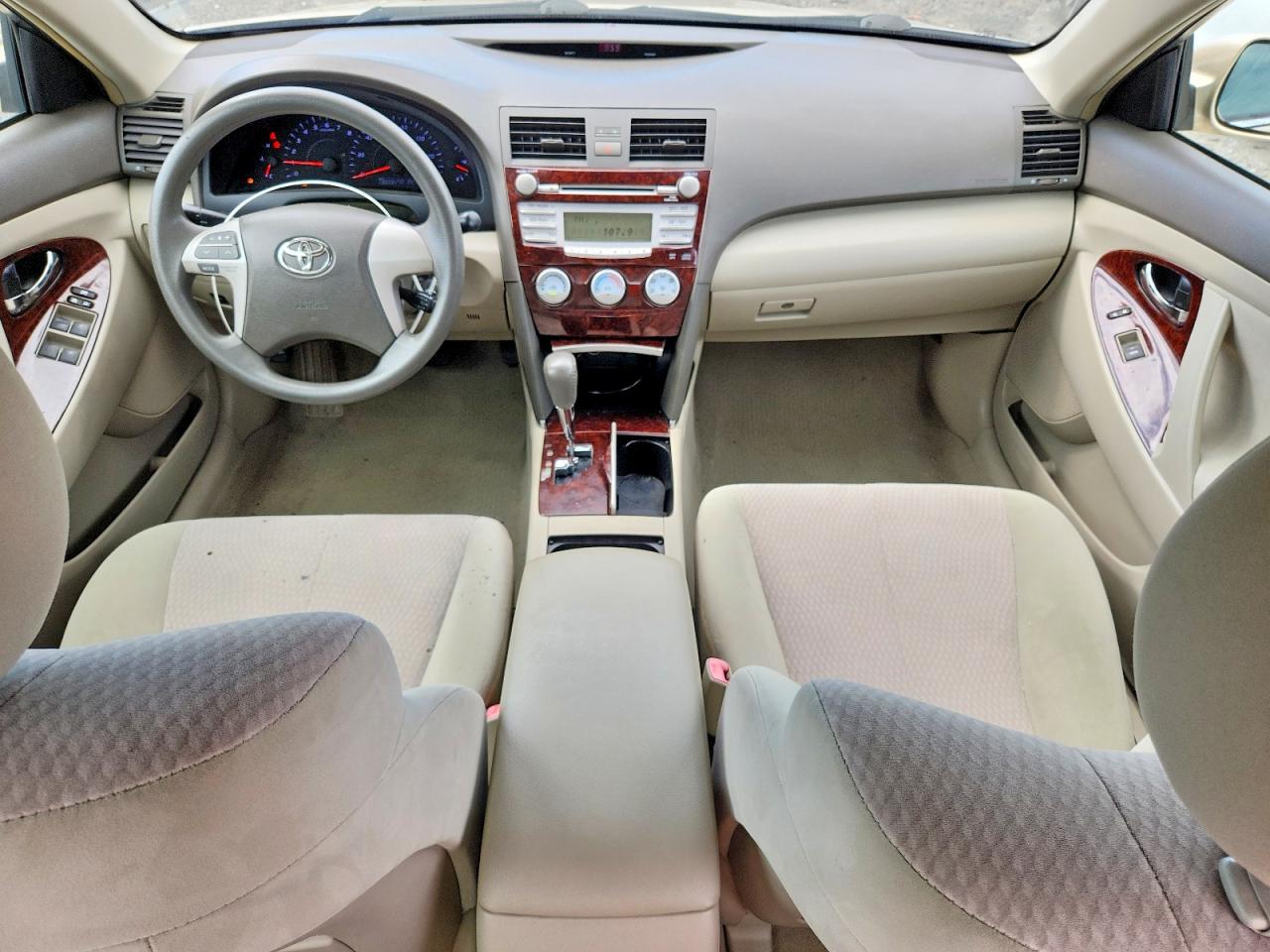 2011 Toyota Camry Le Gold vin: 4T1BF3EK1BU679898