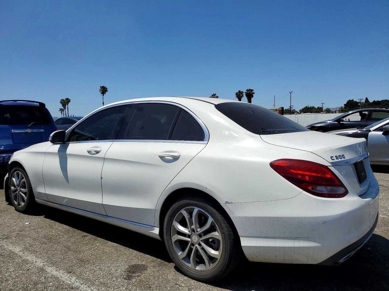 2015 Mercedes-benz C 300 White vin: 55SWF4JB0FU049577