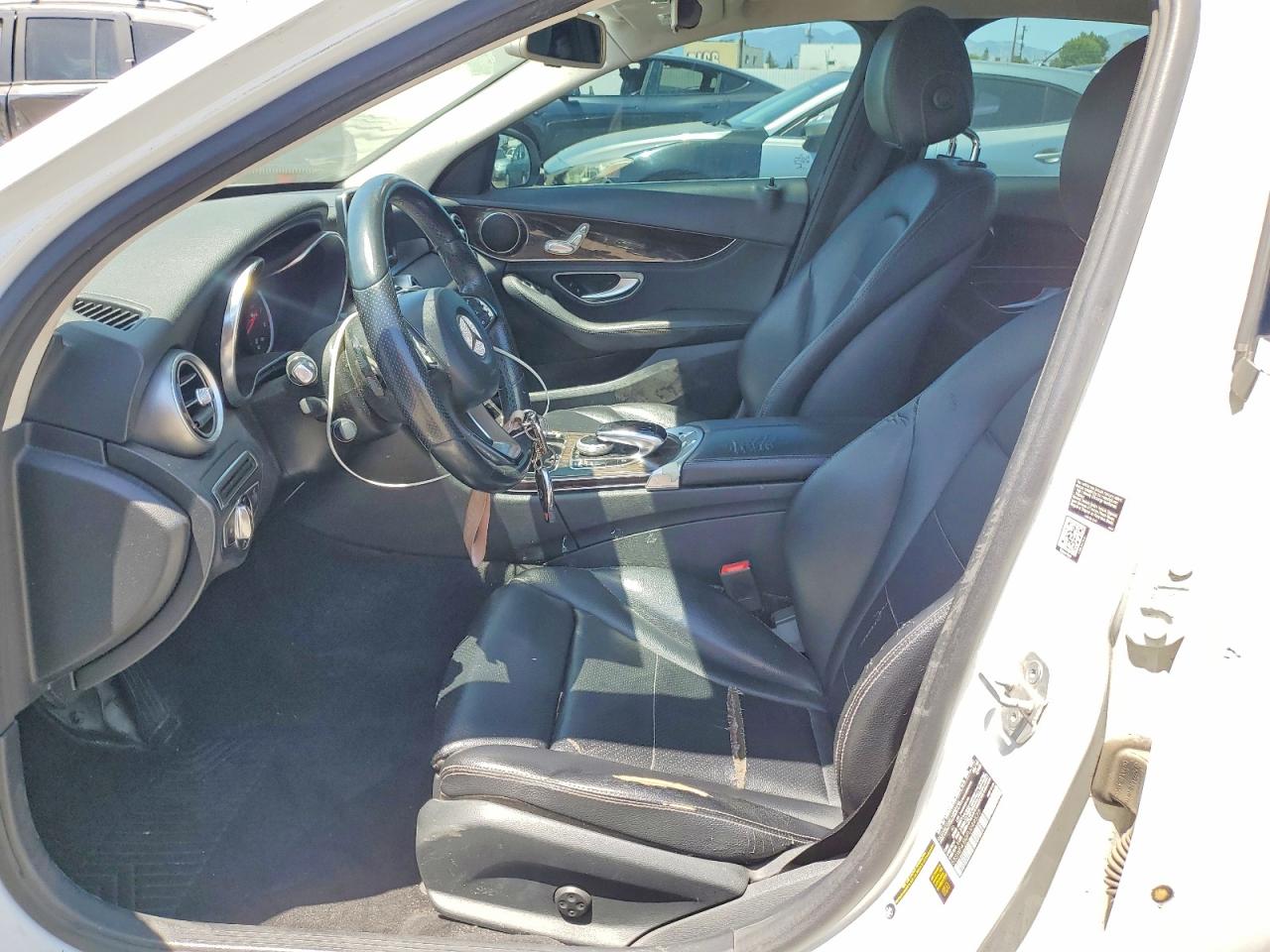 2015 Mercedes-benz C 300 White vin: 55SWF4JB0FU049577