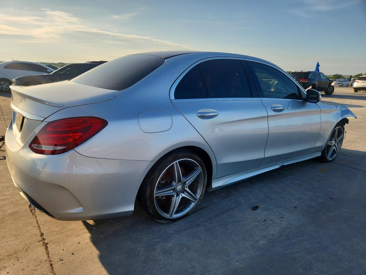 2015 Mercedes-benz C 300 Серебряный vin: 55SWF4JB0FU052320