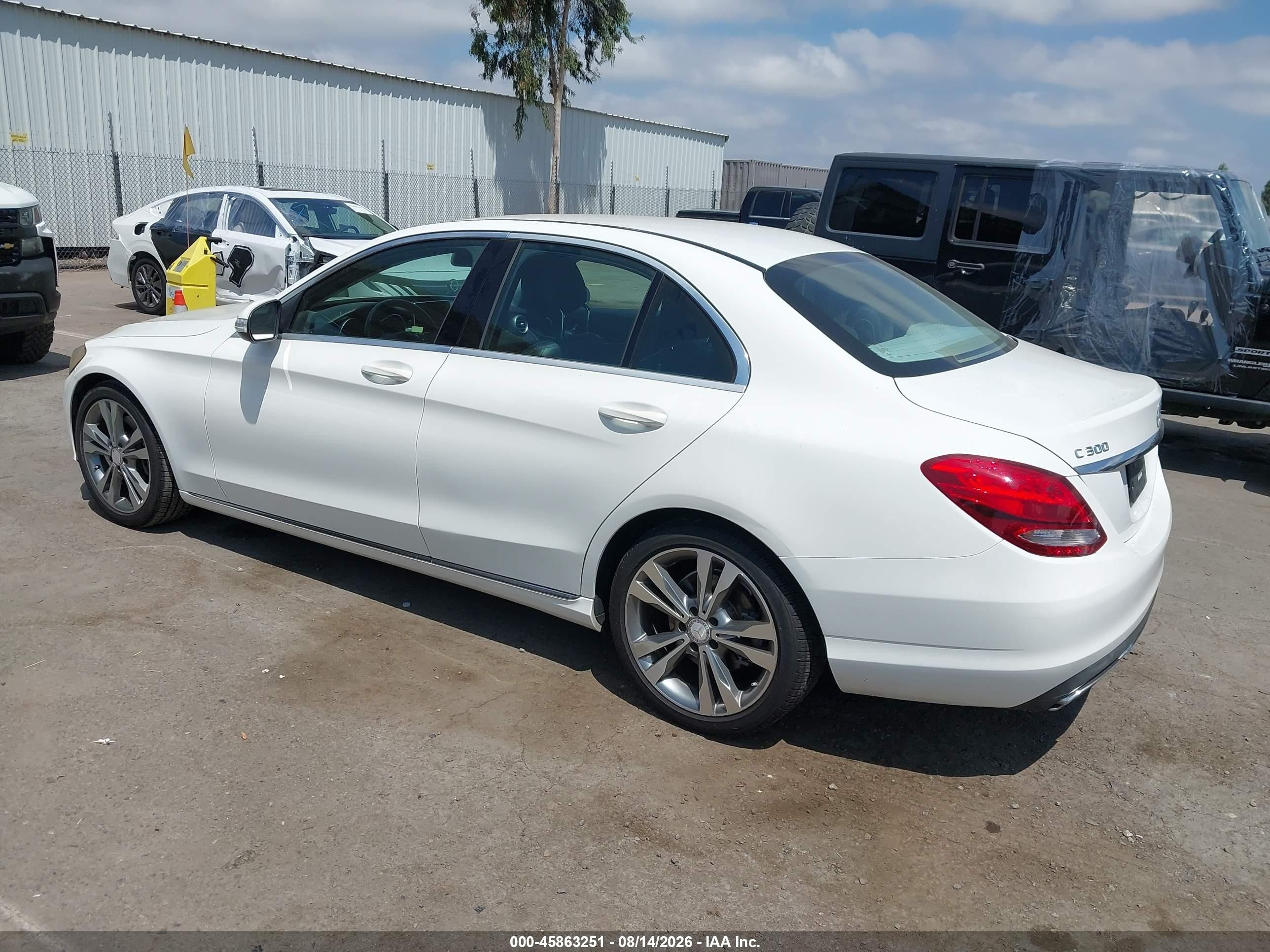 2015 Mercedes-benz C 300 White vin: 55SWF4JB0FU066377