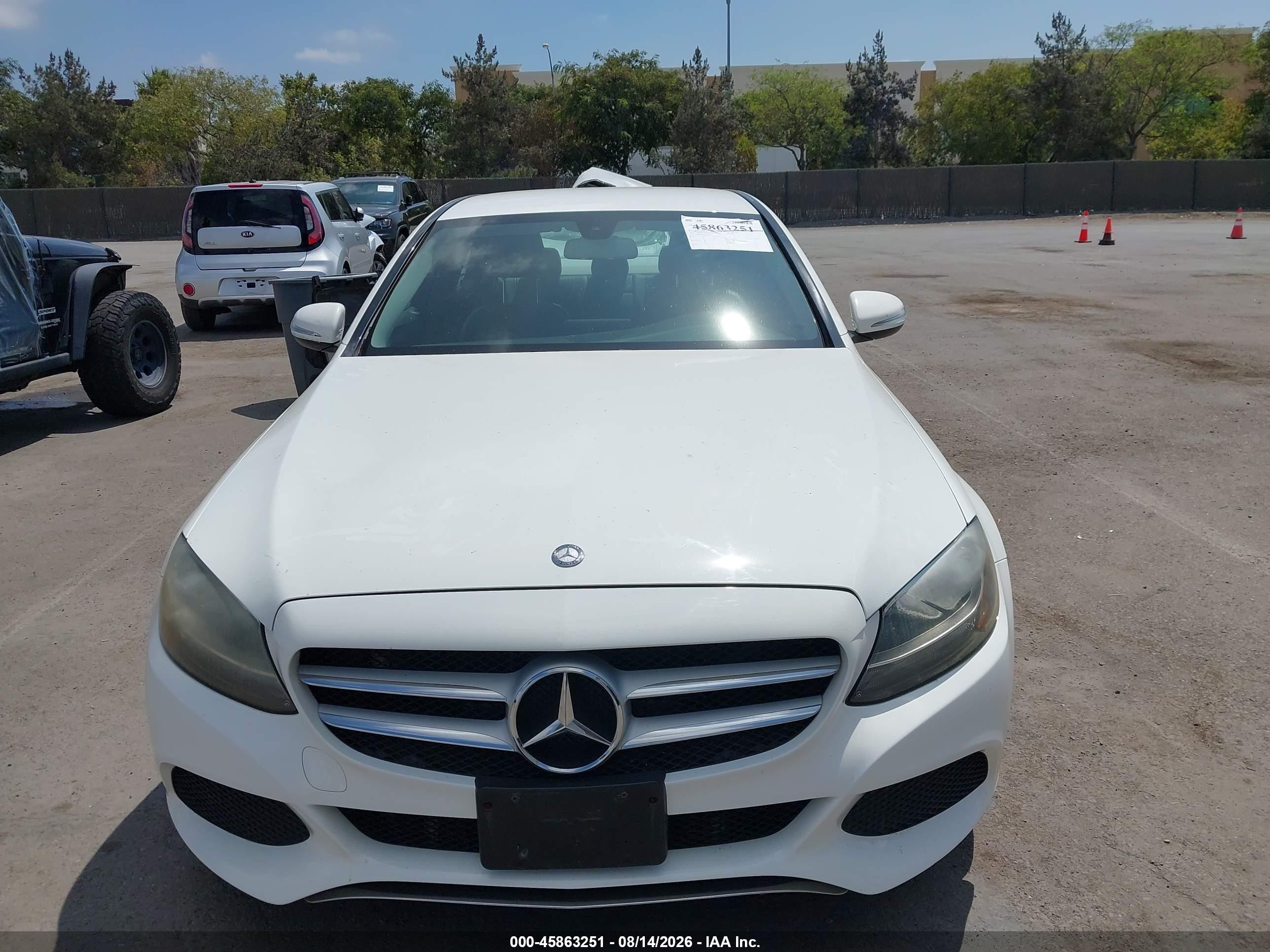 2015 Mercedes-benz C 300 White vin: 55SWF4JB0FU066377