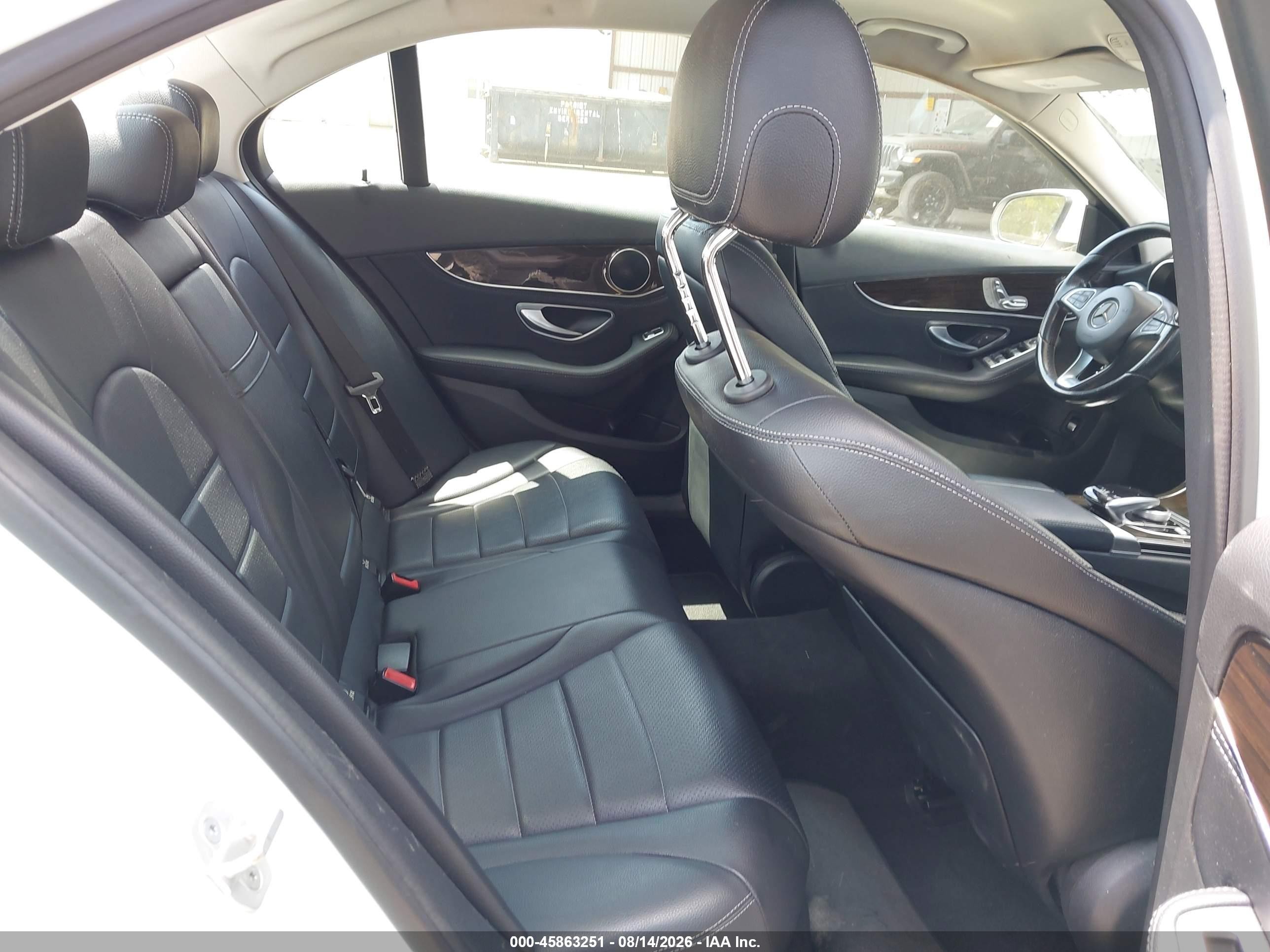 2015 Mercedes-benz C 300 White vin: 55SWF4JB0FU066377