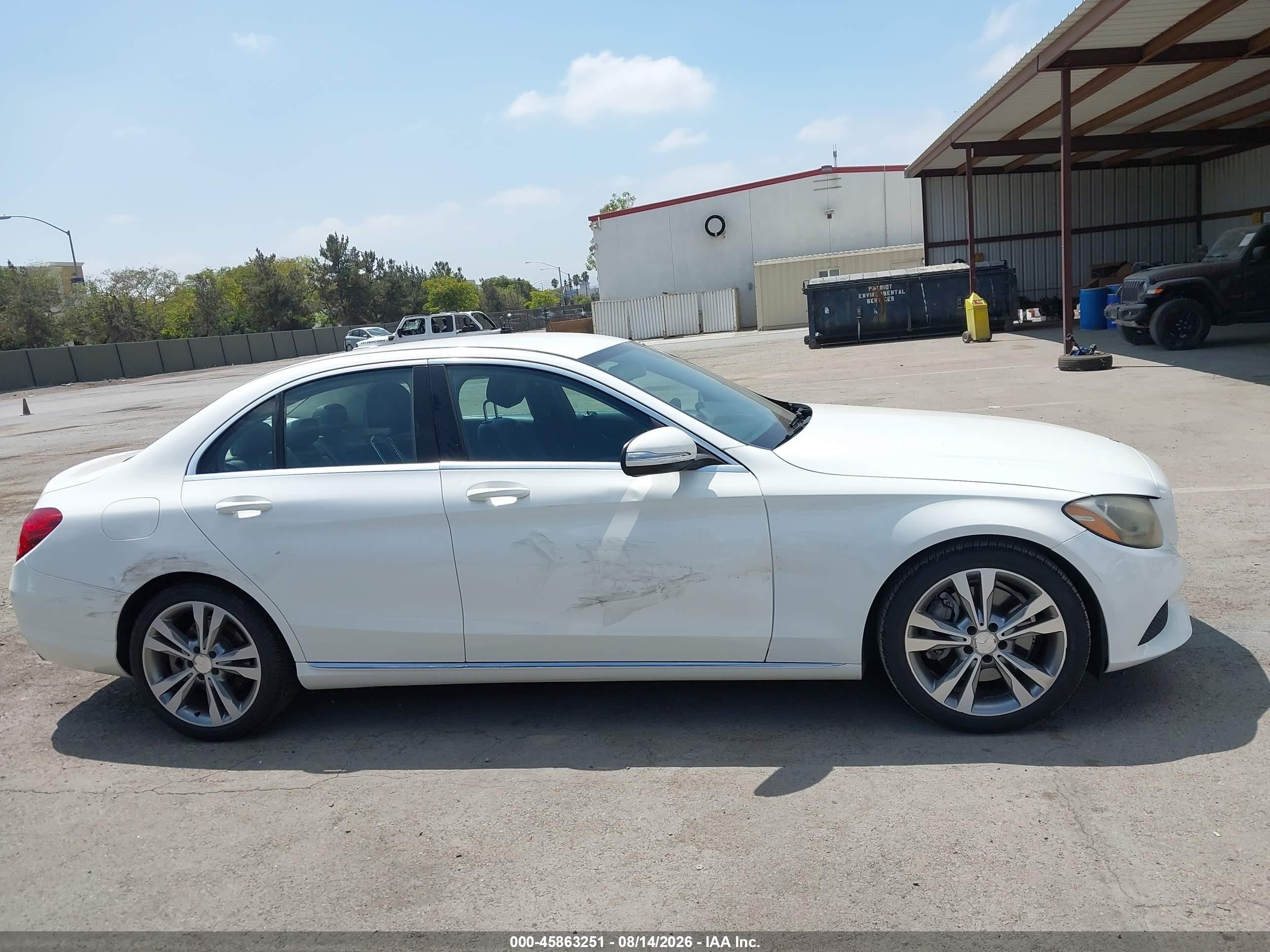 2015 Mercedes-benz C 300 White vin: 55SWF4JB0FU066377